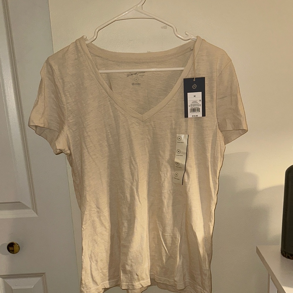 Universal Thread Beige V-Neck Short Sleeve Tee
